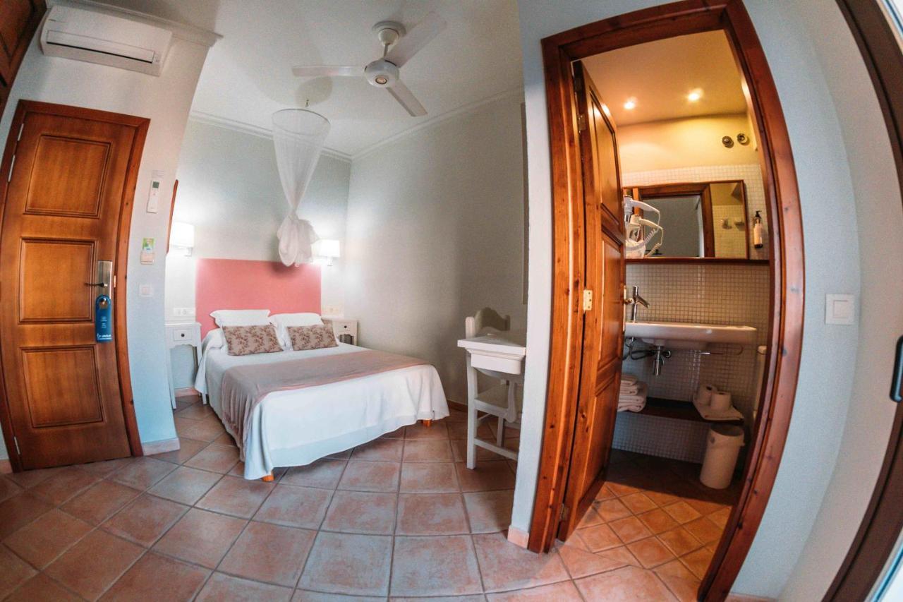 Hostal La Savina Exterior photo
