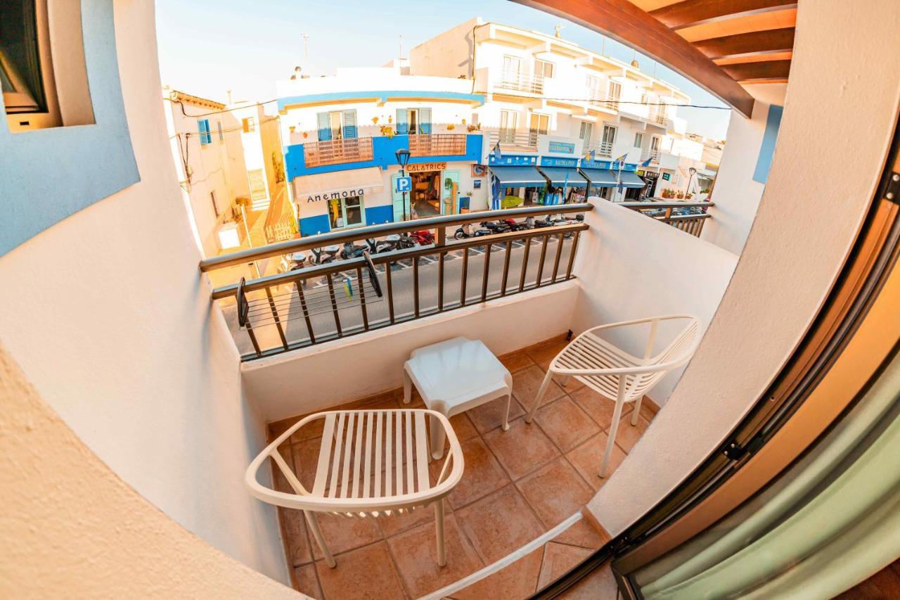 Hostal La Savina Exterior photo