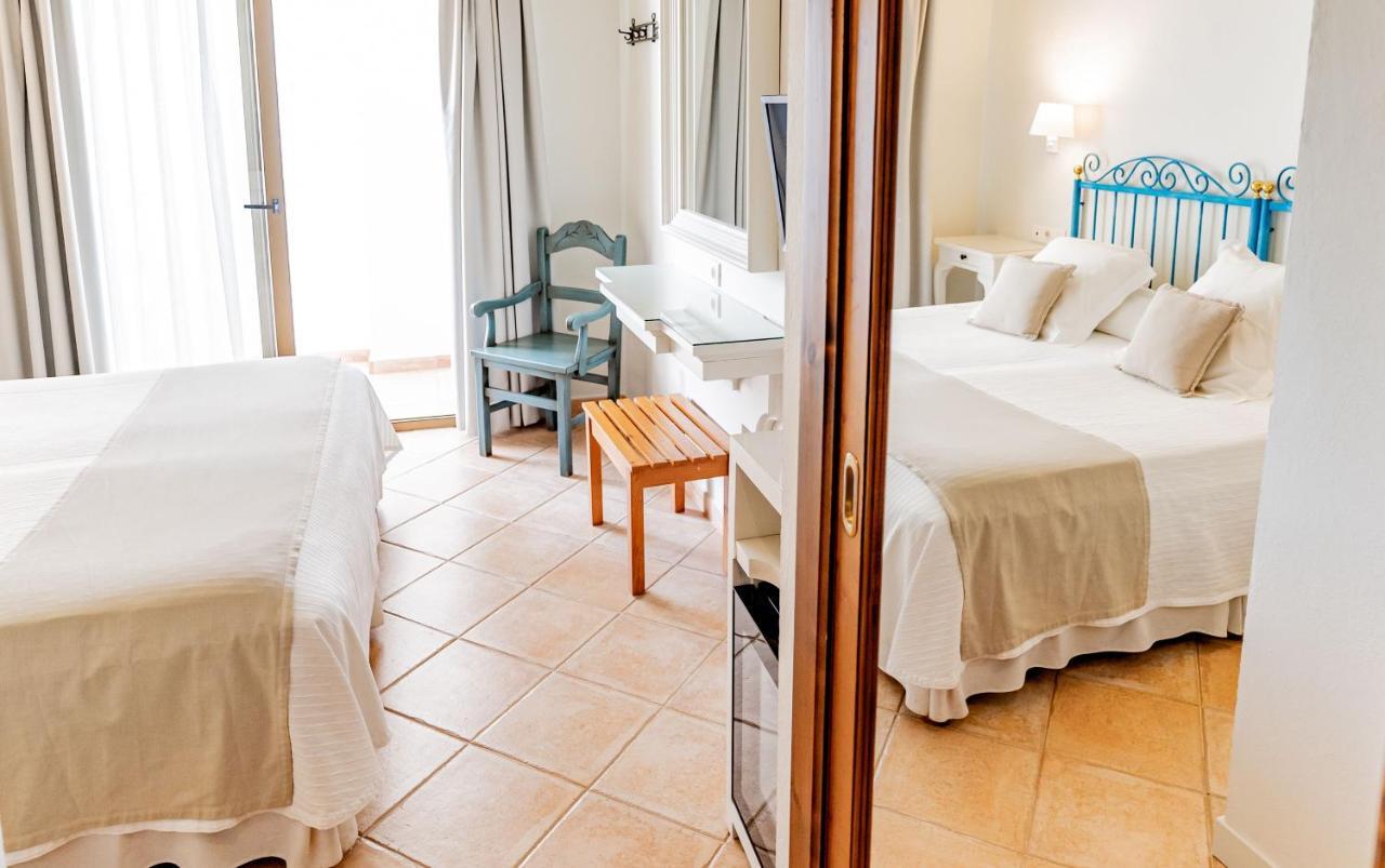 Hostal La Savina Exterior photo